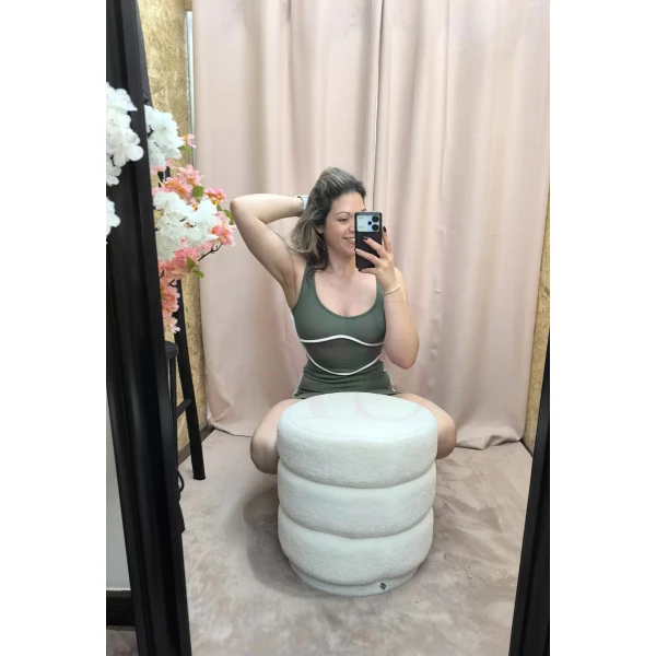 Vestido Realce Feminino em malha canelada com detalhes brancos