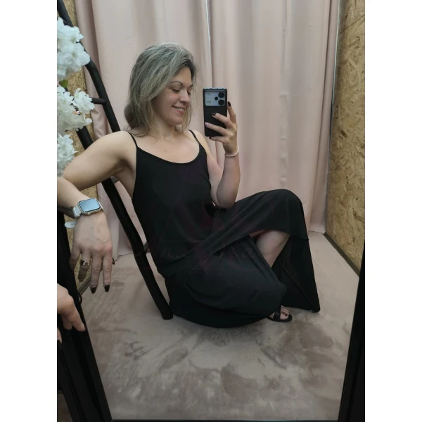 Vestido Preto com Estilo de alças finas e corte fluido