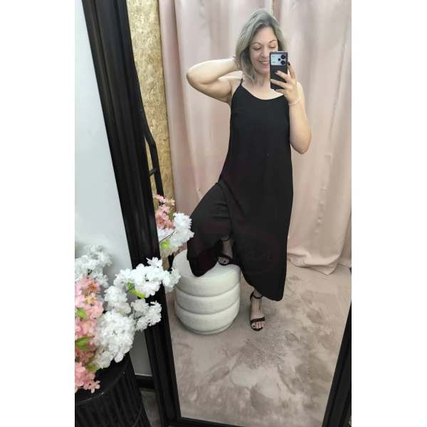 Vestido Preto com Estilo de alças finas e corte fluido