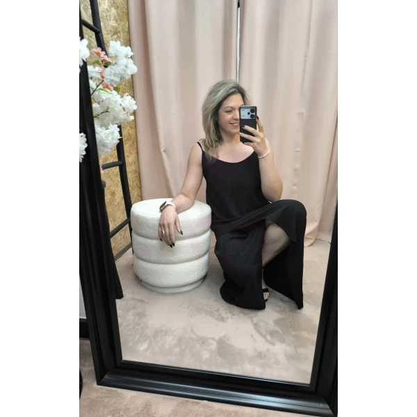 Vestido Preto com Estilo de alças finas e corte fluido