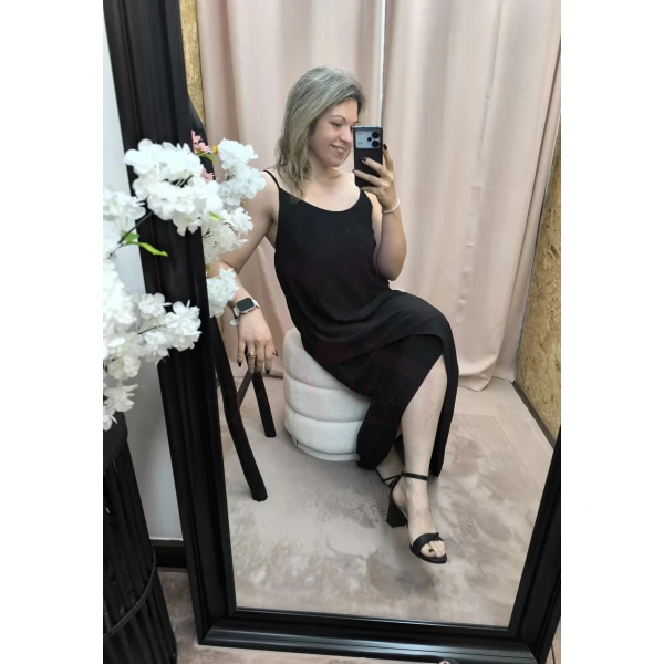 Vestido Preto com Estilo de alças finas e corte fluido