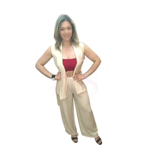 Conjunto Bege Leveza Urbana com colete sem mangas e calça fluida com bolsos