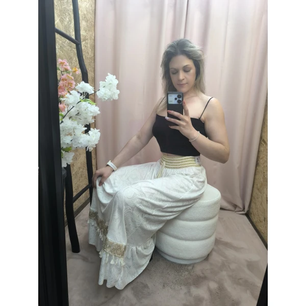 Saia Boho Golden Touch com detalhes dourados
