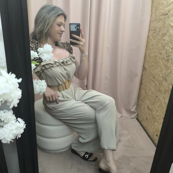 Combinaison élégante beige à volants com alças de padrão animal print e cinto entrançado