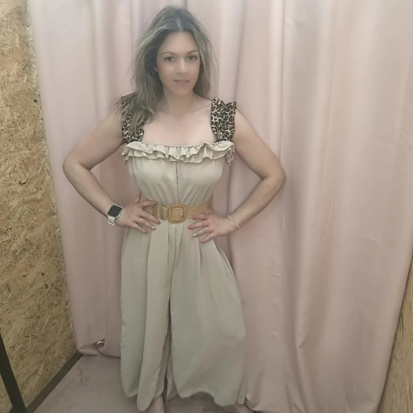 Combinaison élégante beige à volants com alças de padrão animal print e cinto entrançado