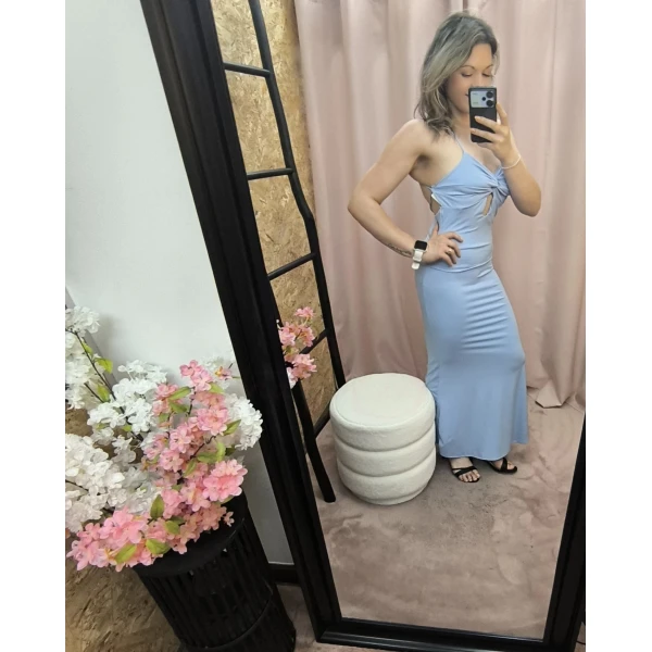 Vestido justo com push-up e alças cruzadas – Vestido Bella Fatal em bege e azul-bebé