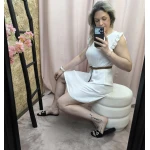 Vestido curto com cinto e folhos nos ombros – Robe Élégance Douce