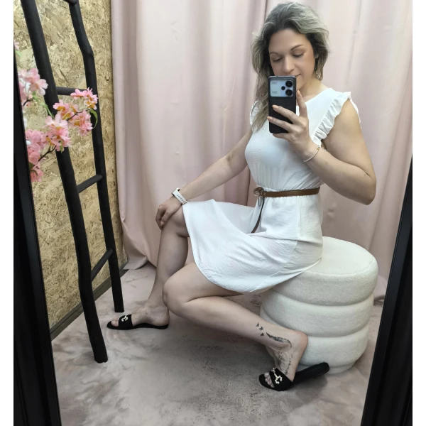 Vestido curto com cinto e folhos nos ombros – Robe Élégance Douce
