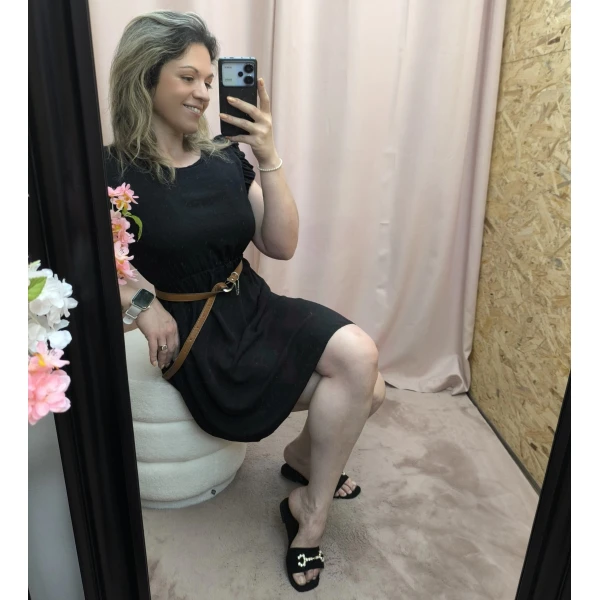Vestido curto com cinto e folhos nos ombros – Robe Élégance Douce