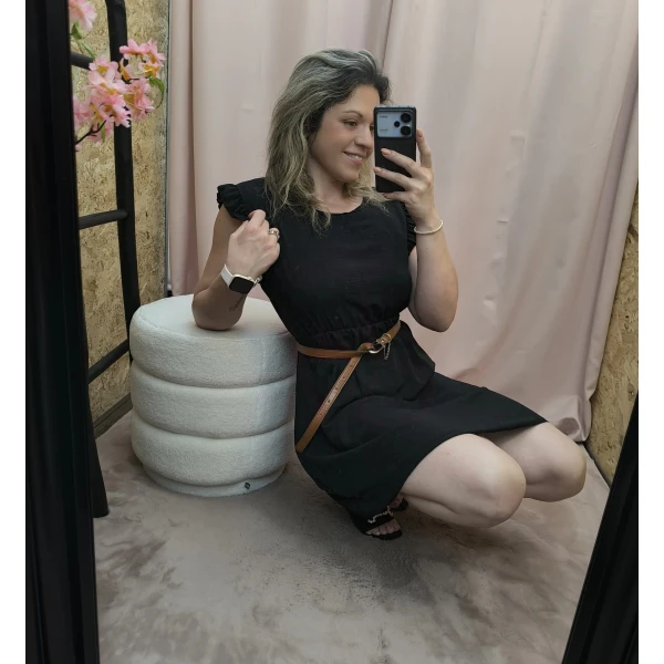 Vestido curto com cinto e folhos nos ombros – Robe Élégance Douce