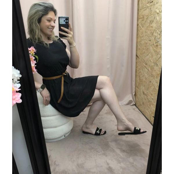 Vestido curto com cinto e folhos nos ombros – Robe Élégance Douce
