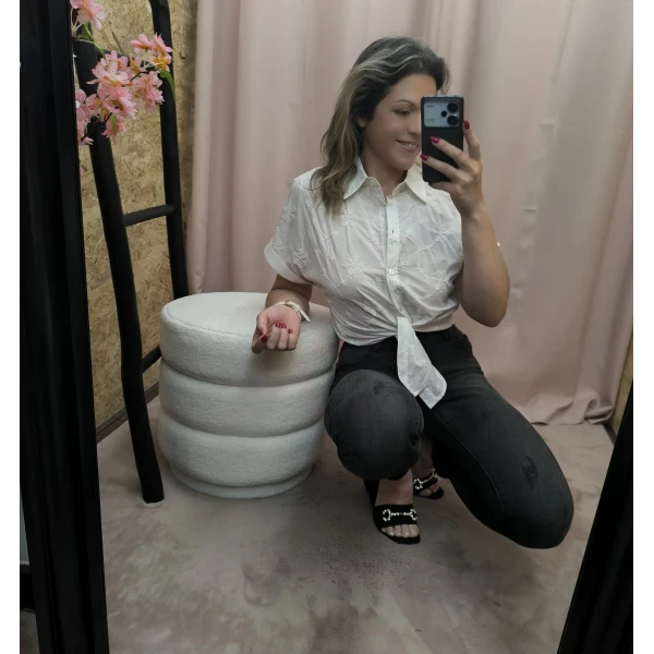 Camisa Cropped Ana star nas cores branca e preta