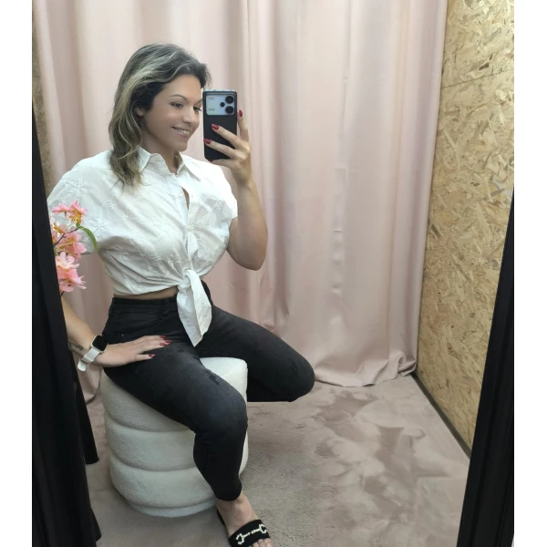 Camisa Cropped Ana star nas cores branca e preta