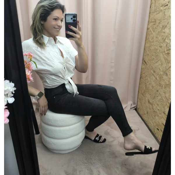 Camisa Cropped Ana star nas cores branca e preta