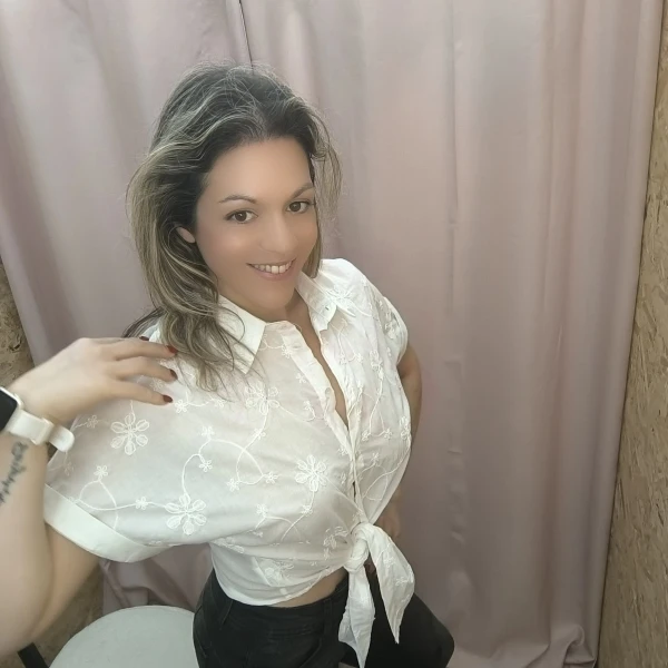 Camisa Cropped Ana star nas cores branca e preta