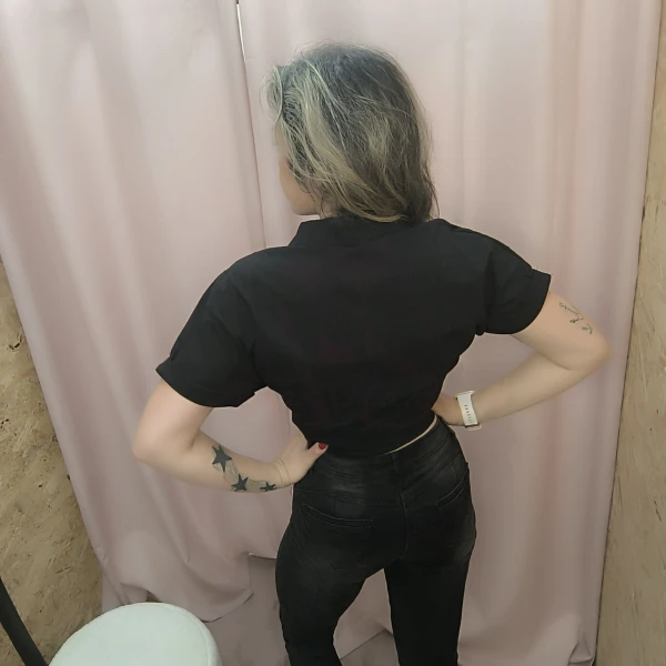 Camisa Cropped Ana star nas cores branca e preta
