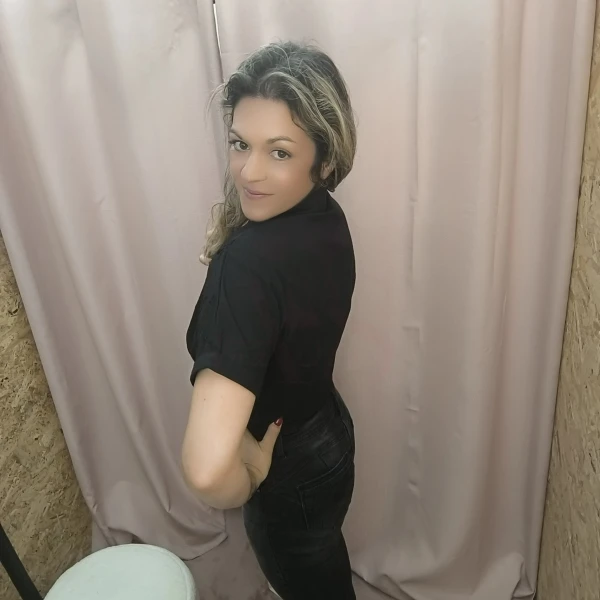 Camisa Cropped Ana star nas cores branca e preta