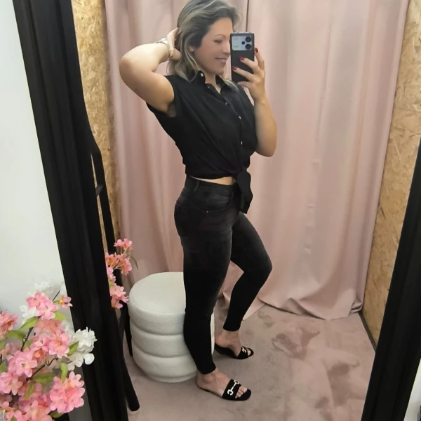 Camisa Cropped Ana star nas cores branca e preta