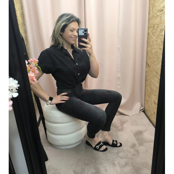 Camisa Cropped Ana star nas cores branca e preta