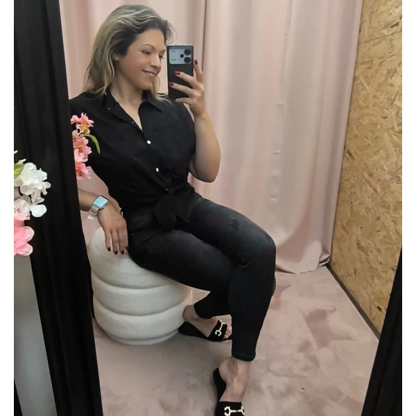 Camisa Cropped Ana star nas cores branca e preta