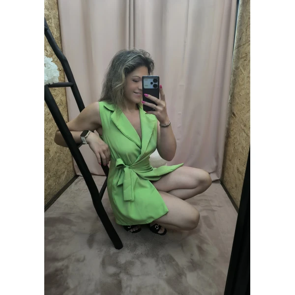 Vestido Colete Verde Lima com corte de alfaiataria e cinto