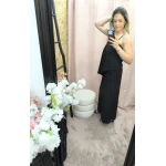 Conjunto Elegância Contemporânea em cores preto, branco e bege, com top fluído e calças de cintura ajustável.