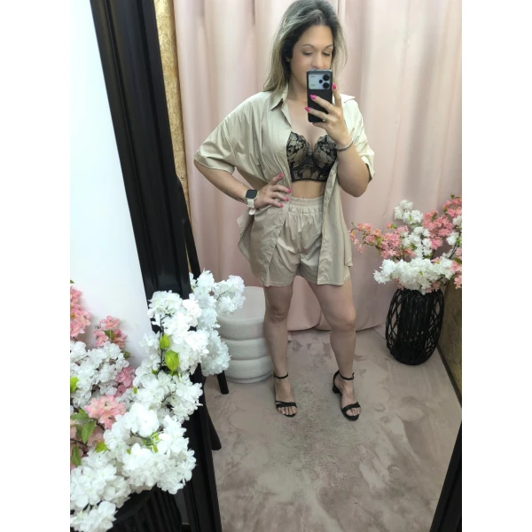 Conjunto Summer Essence disponível em preto, azul, bege e rosa.