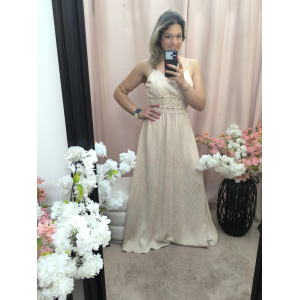 Vestido Elegância Sublime em bege e preto com detalhe rendado e fecho lateral.