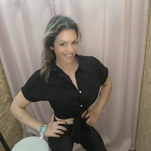 Camisa Cropped Ana star nas cores branca e preta