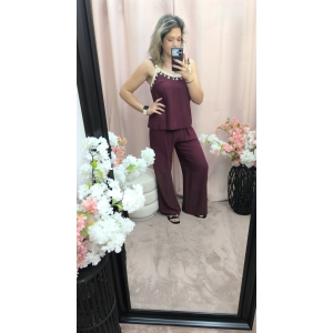 Conjunto feminino estilo linho com top decorado e calças largas