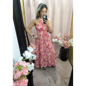 Vestido longo estilo boho com estampado colorido, abertura no peito e aberturas na zona da barriga.