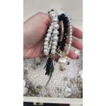 Pulseira Pérola Chic Feminina em conjunto de várias peças.