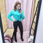 Camisola Coração Love Cozy em malha macia com padrão de corações lilás e turquesa